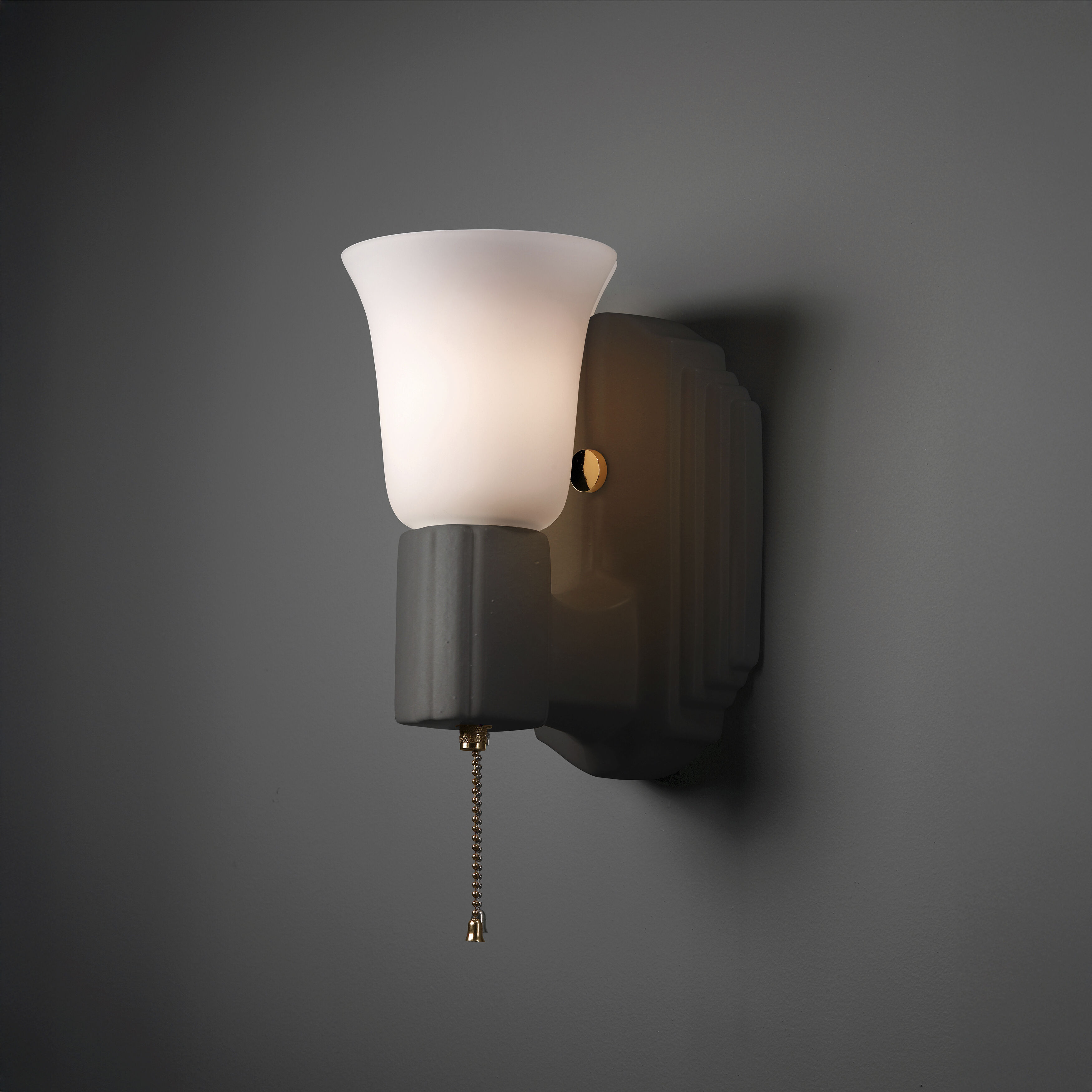 American Classics Wall Sconce Wall Light in Carbon Matte Black/Polished Brass, Form+Finish+Function